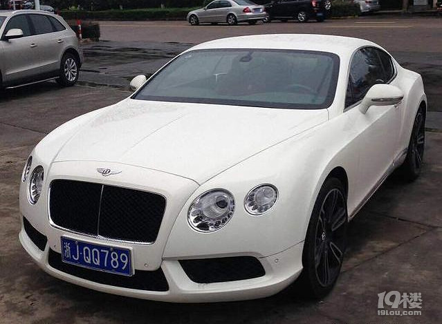 浙江台州的另一角浙j牌照宾利满大街可见