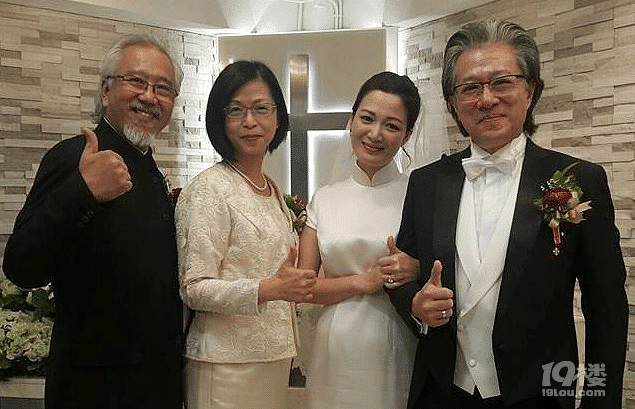 陈少霞结婚照曝光穿白色嫁衣与富商喜结连理