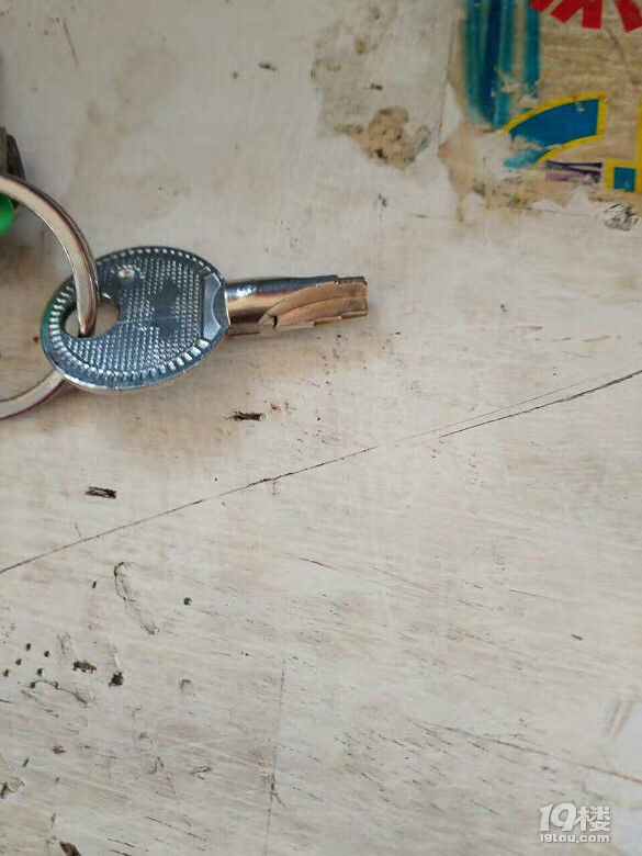 钥匙断在锁里怎么办?