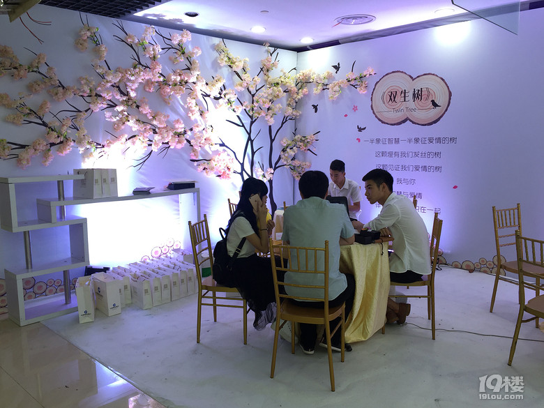 【采购会直播中】到场送多肉婚纱3折起1元抢