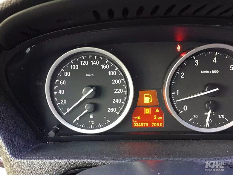 当汽车油量表显示仅剩到少格时你会开始紧张