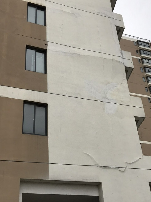 黄岩锦晖小区部分外墙面空鼓开裂,难道是纸片外墙?