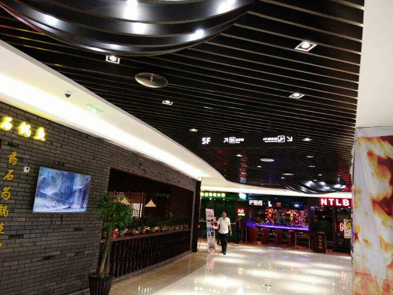 路桥新开业中盛百货服装为主,五楼才餐饮