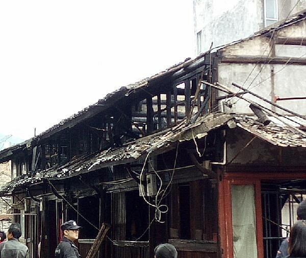 温岭温西老街发生大火 现场火势很大 希望人没事啊