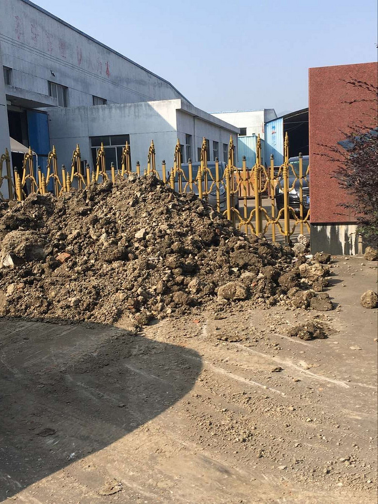 土地拍卖时间未到,杜桥东海翔集团门口被当地