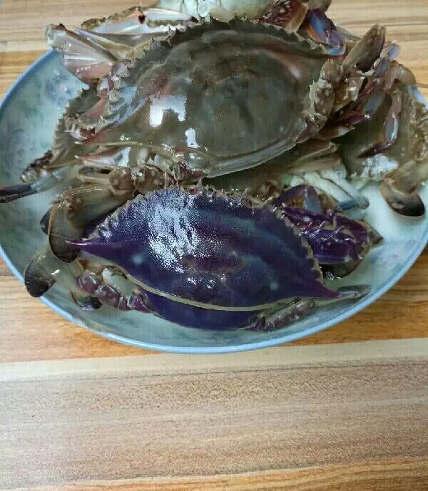 买菜买到个紫色螃蟹,能吃不