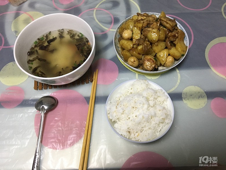 土豆鸡块一个人一道菜一碗汤足矣