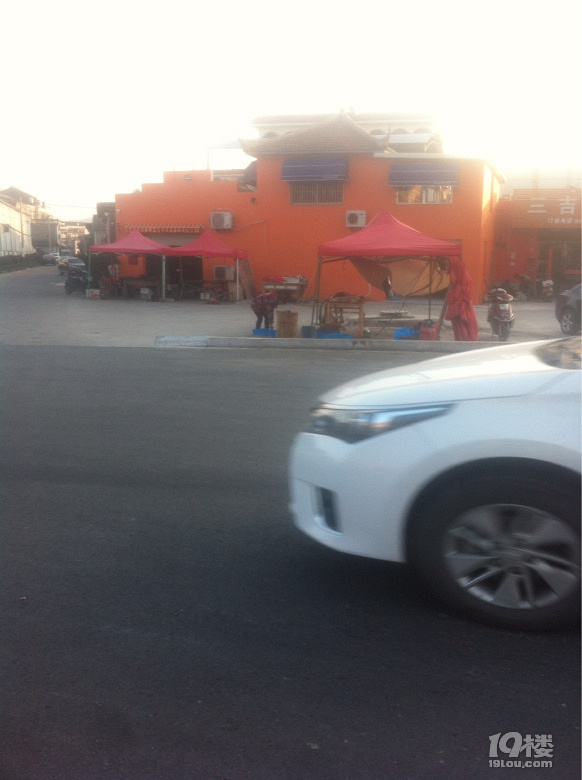 黄岩新前红绿灯这里每都有黄牛肉在卖,生意还