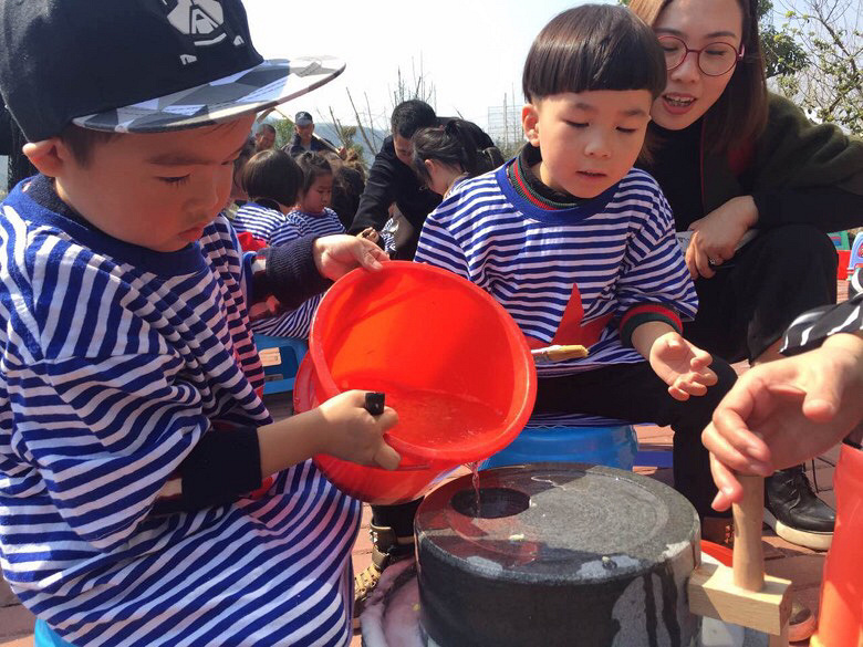 ����Ȥ��һ�ҡ� �ڰ�վ ��һ�η���