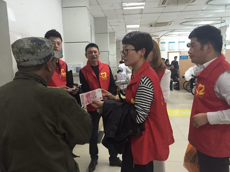 ̨������Ը־Ը��Э��ο�������гǶ��ֵ����˹¹�����