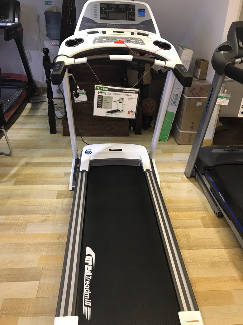 乐健体育专卖店跑步机样机处理,99成新