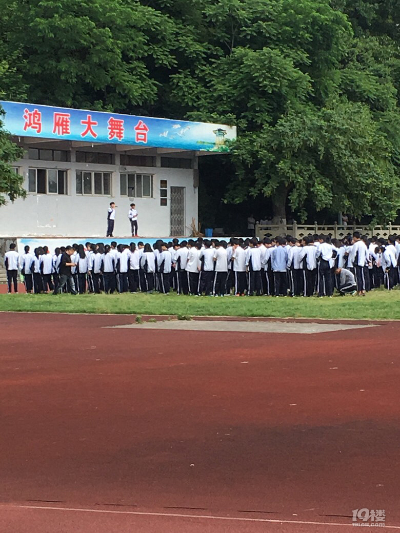 泽国中学舞蹈歌曲丰富多彩…