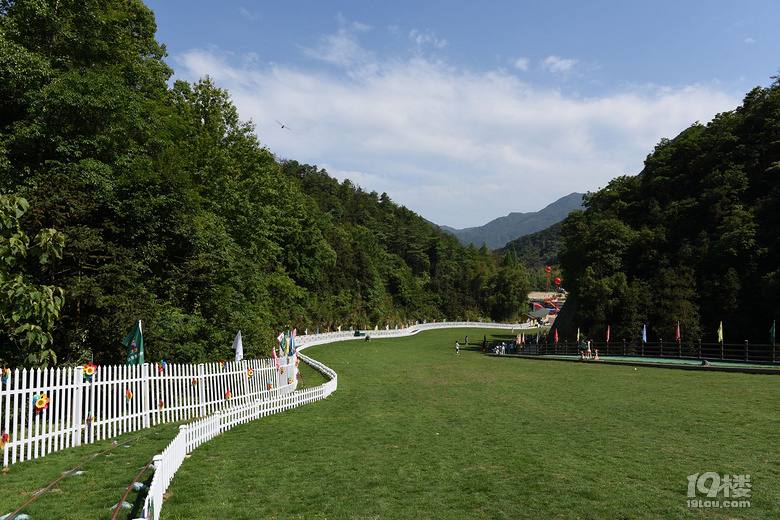 临海市江南大峡谷滑草场