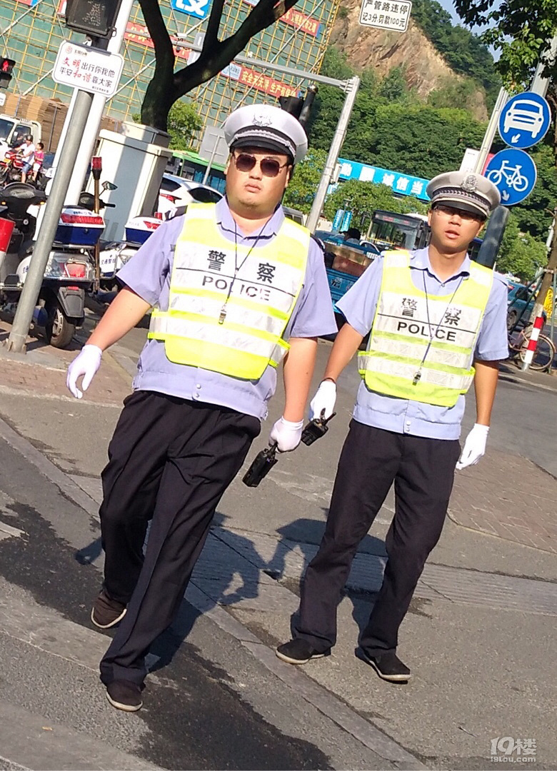 台州椒江交警骂人还打人了