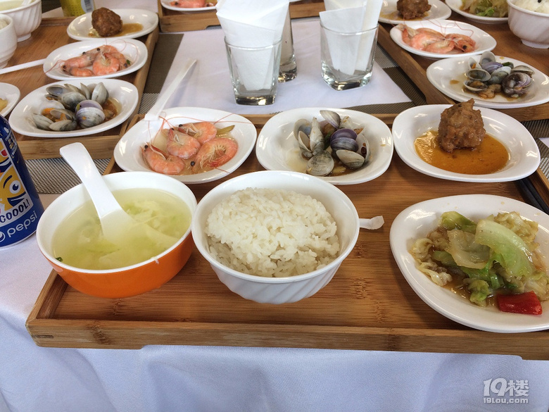 中午是保时捷豪华酒店午餐