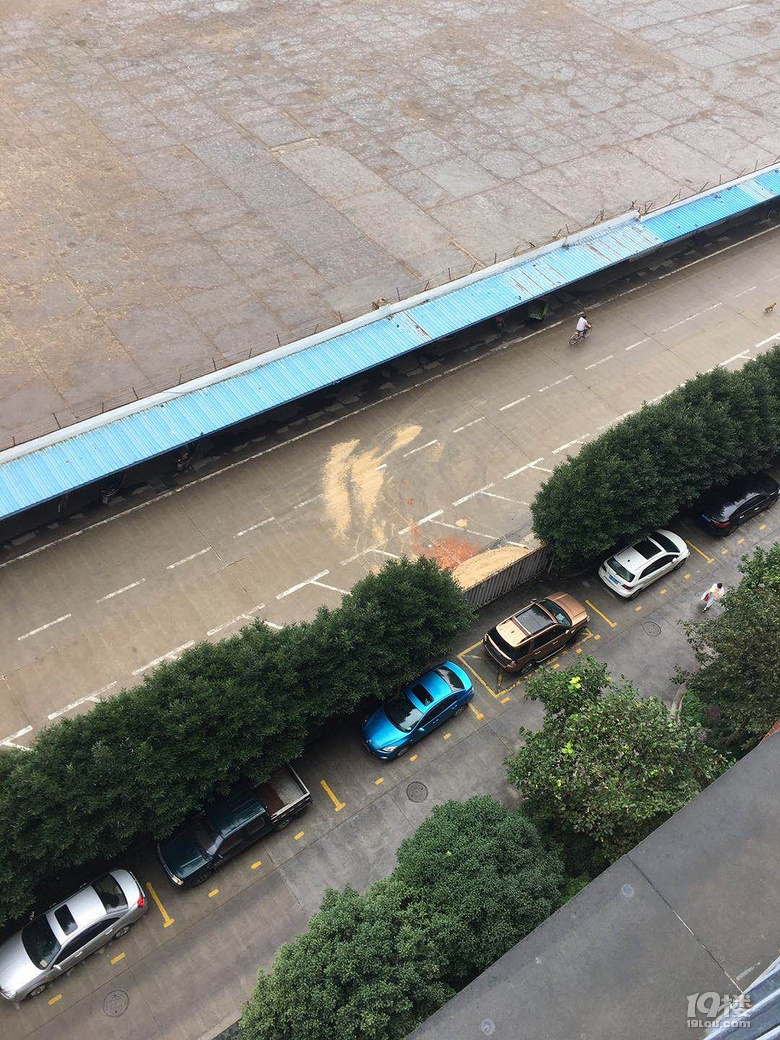 我们罪该万死?堵我们唯一的逃生大门消防通道