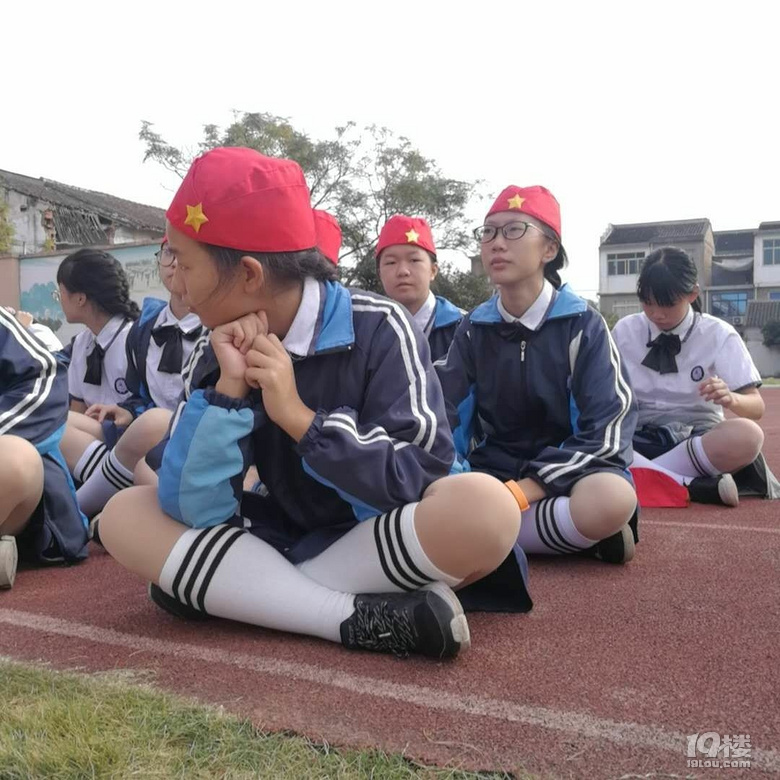 秋高气爽的日子里下陈中学今天开运动会了