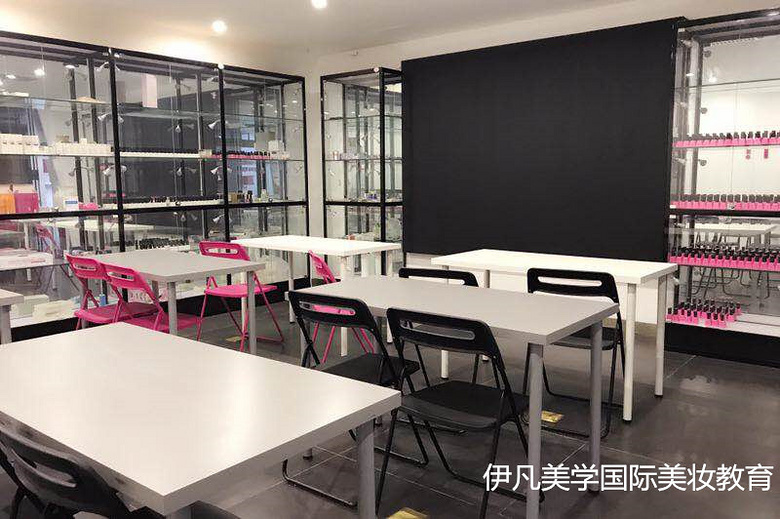 西安美发学费多钱、西安伊凡美学彩妆培训学校