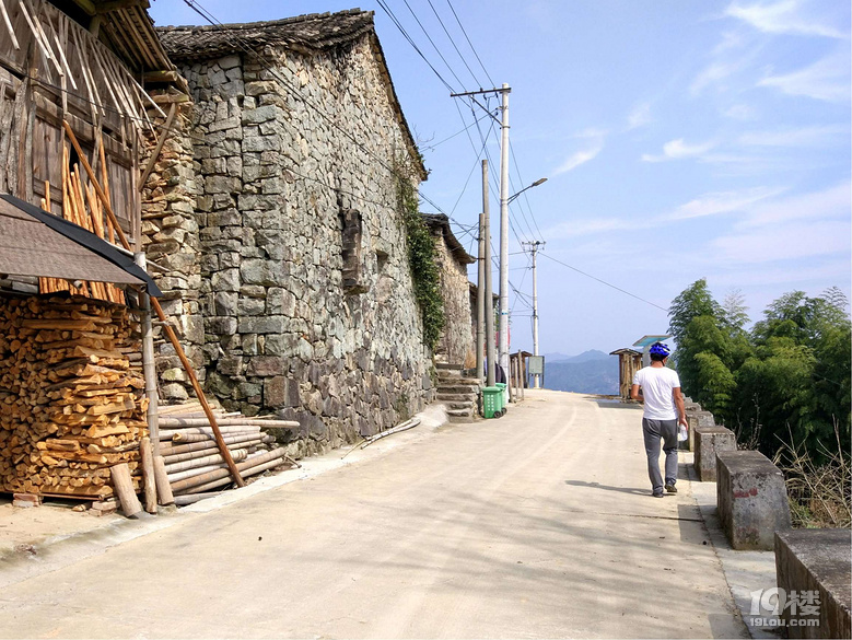 早春里的屿头乡山村