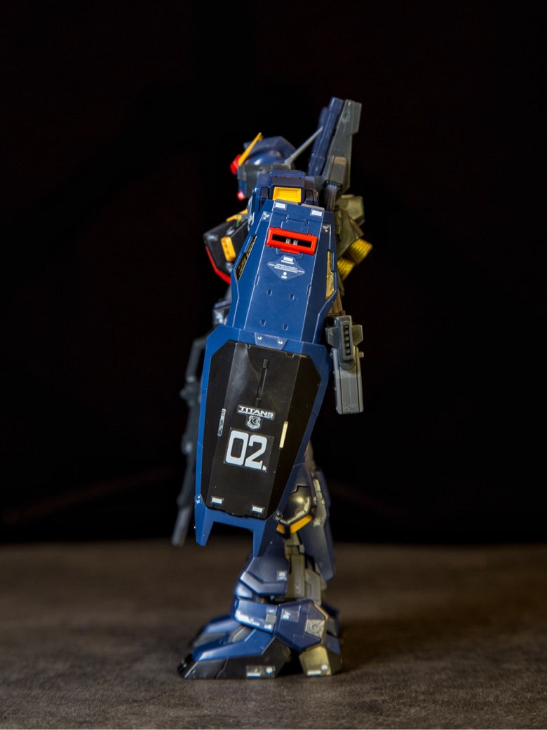 低价rg黑兔高达模型转卖