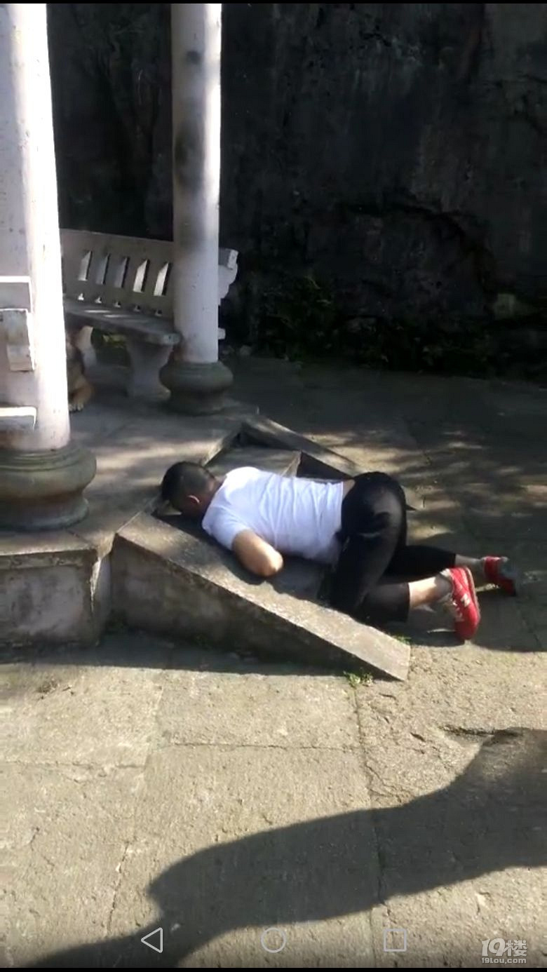 方山水库有一人倒地