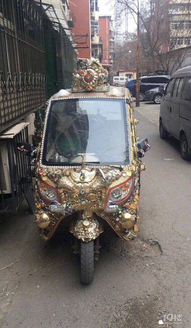 土豪家的三轮车都这么嚎披金戴银镶钻嵌玉