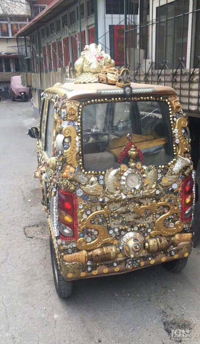 土豪家的三轮车都这么嚎披金戴银镶钻嵌玉