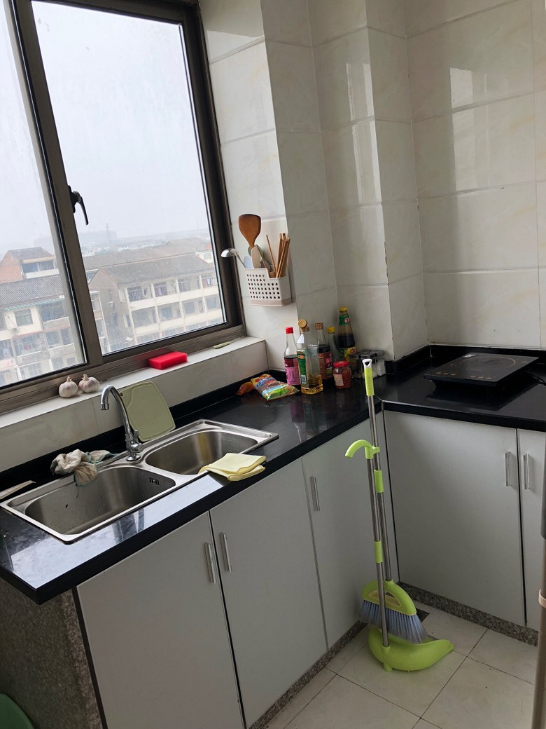 ����2��1�������״γ���2000 �Ҿ���ȫ