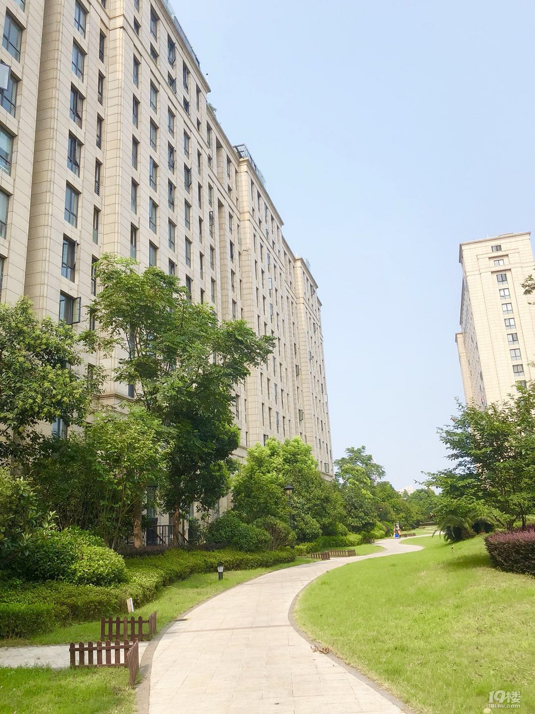 荣安华府133平毛坯带车位三朝南好户型仅售235万学院路小学-台州二手