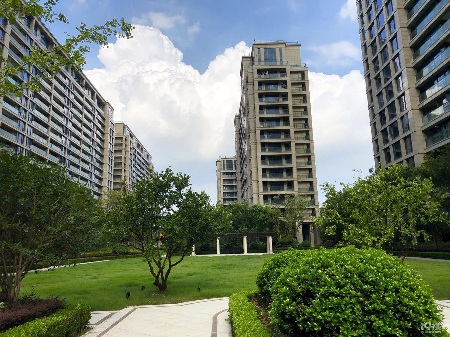 海棠花苑187平带双车位仅售380万性价比超高