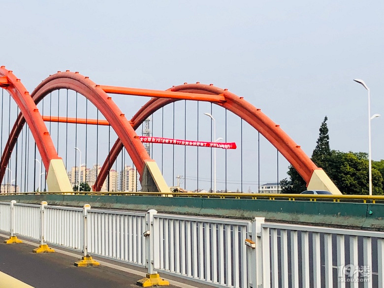 8月随手拍路泽太路桥往温岭方向浃里陈红绿灯右转弯已封