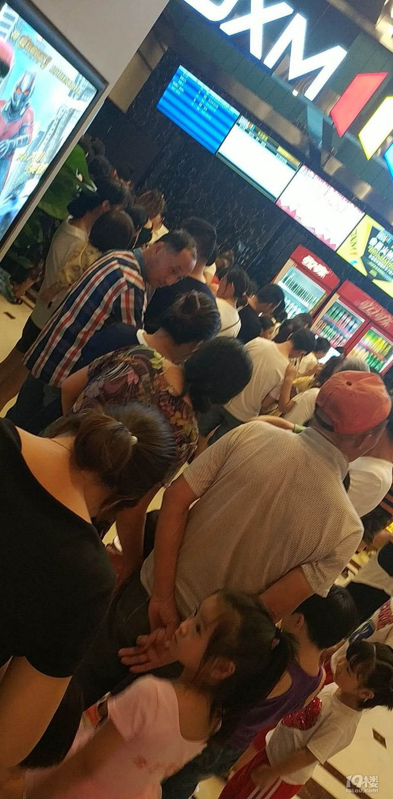 港港厢新开电影院爆满是什么体验