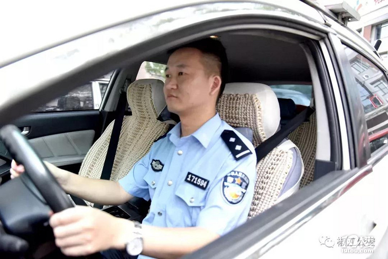 他连续几天加班加点,值到泪水直流