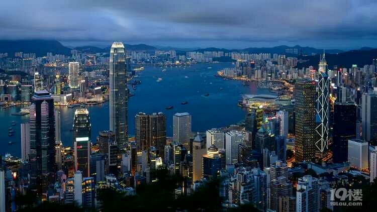 香港和上海哪个地方好玩?