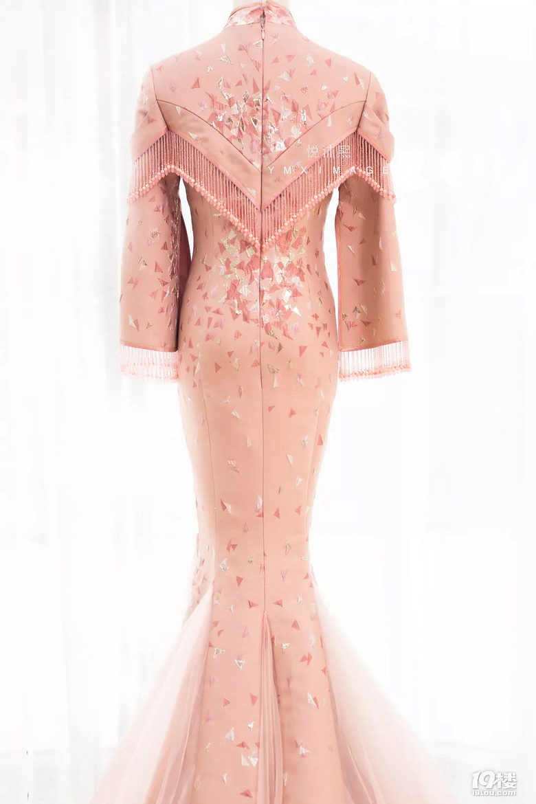 愿你能寻得一心人,着一身完美嫁衣 , 从此霁月清