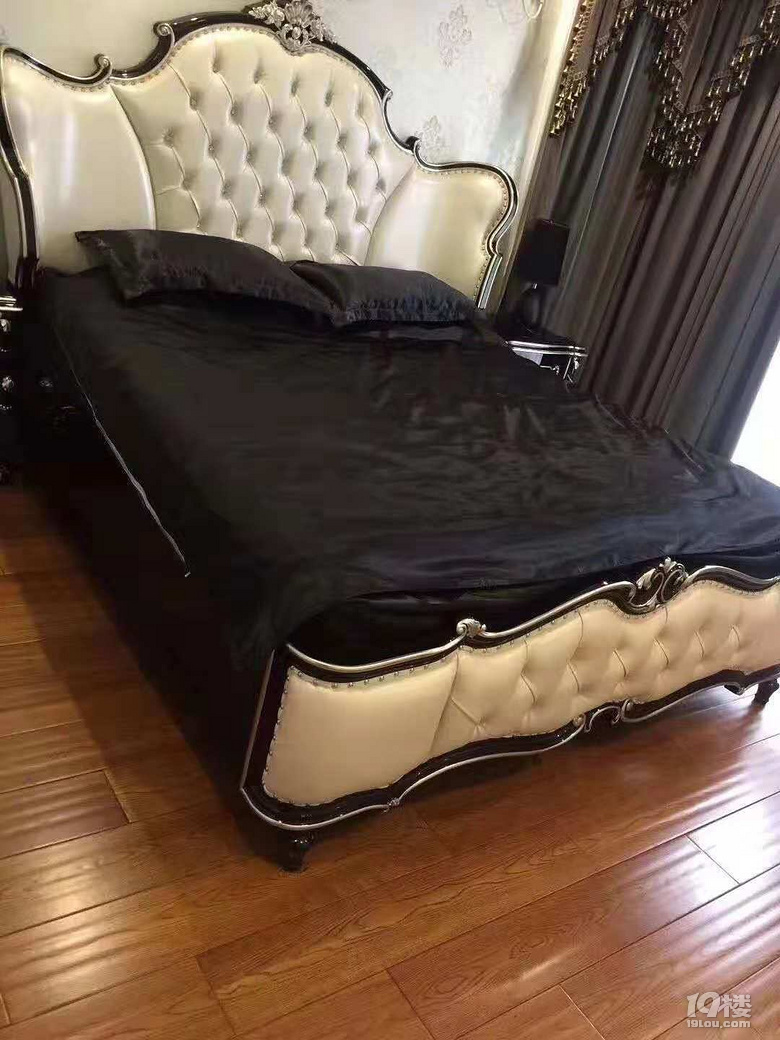 水天一色,实用面积120平方三室两卫,全欧品牌