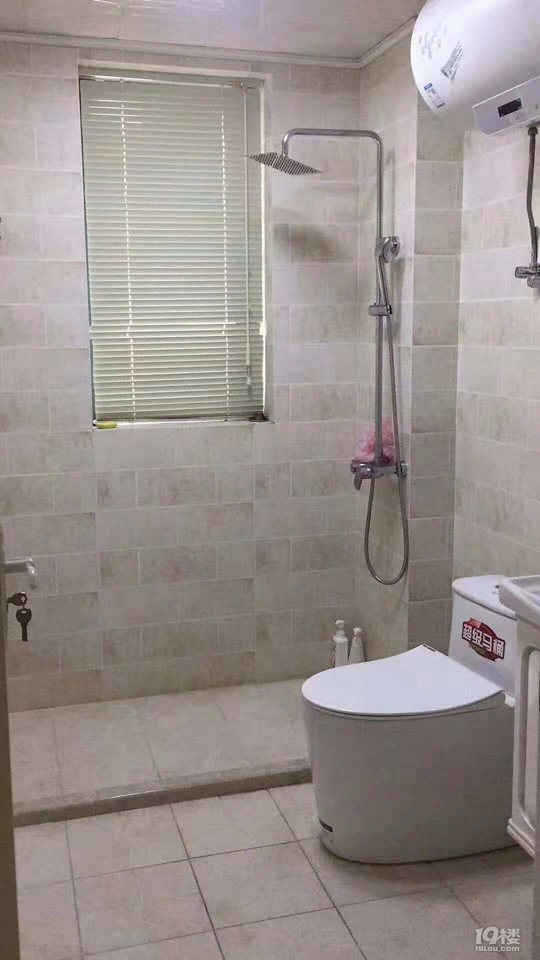 水天一色,实用面积120平方三室两卫,全欧品牌