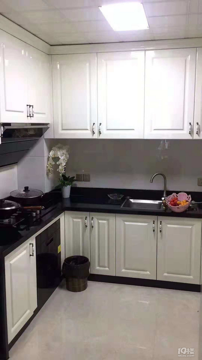 水天一色,实用面积120平方三室两卫,全欧品牌