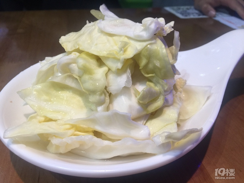 本来想吃海底捞,排号排到200号,那就换吃牛蛙