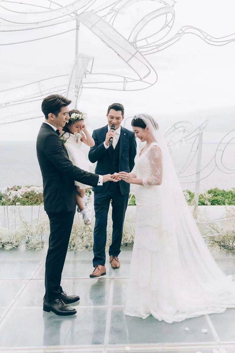 贾静雯修杰楷婚礼现场图曝光遇见对的人什么时候都不晚