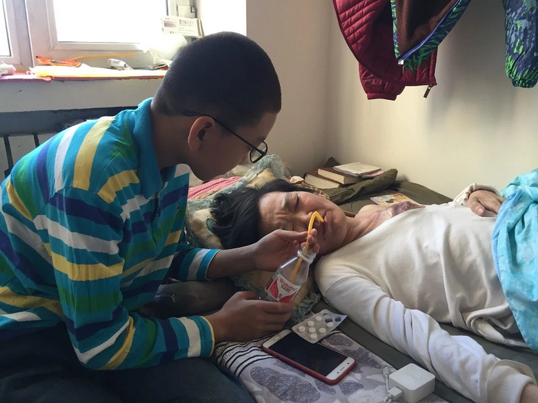 心疼妈妈被查患癌爸爸留下100元后自缢身亡12岁男孩辍