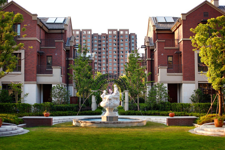 台州这个小区多辆车连遭"毒手",警方发现