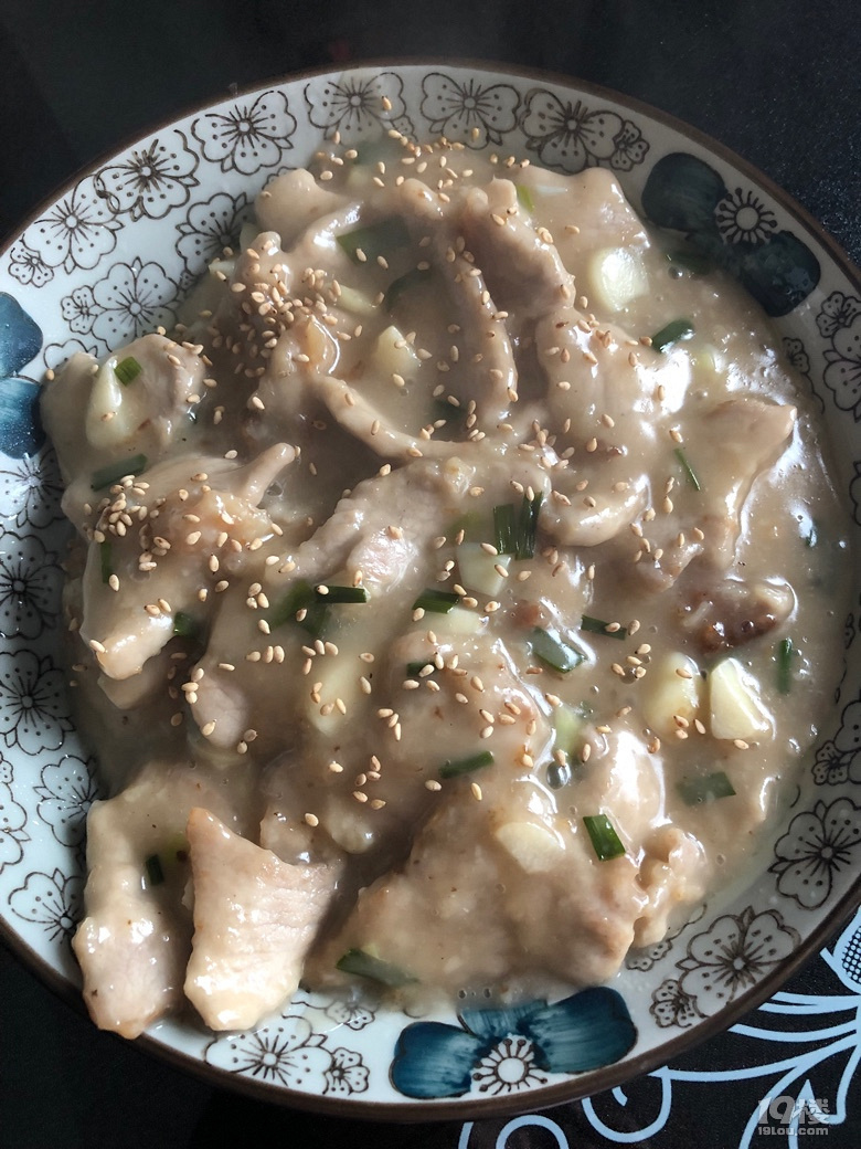 问我中午要吃什么、我说昨天朋友圈看到我同