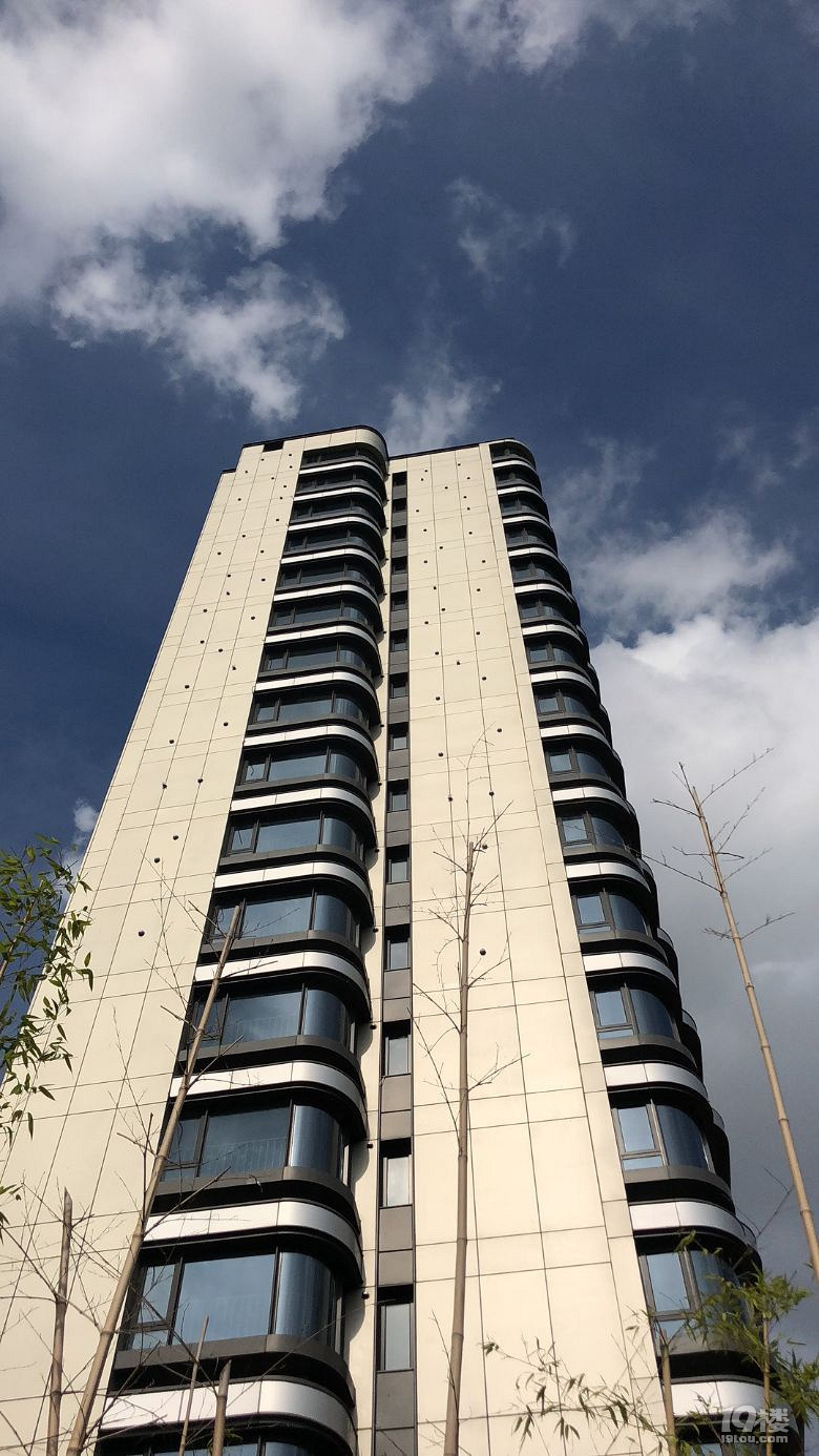 经常和冠郡名苑比的天韵水岸今天交房