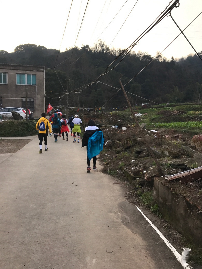 �����ж��׼�ԽҰ��