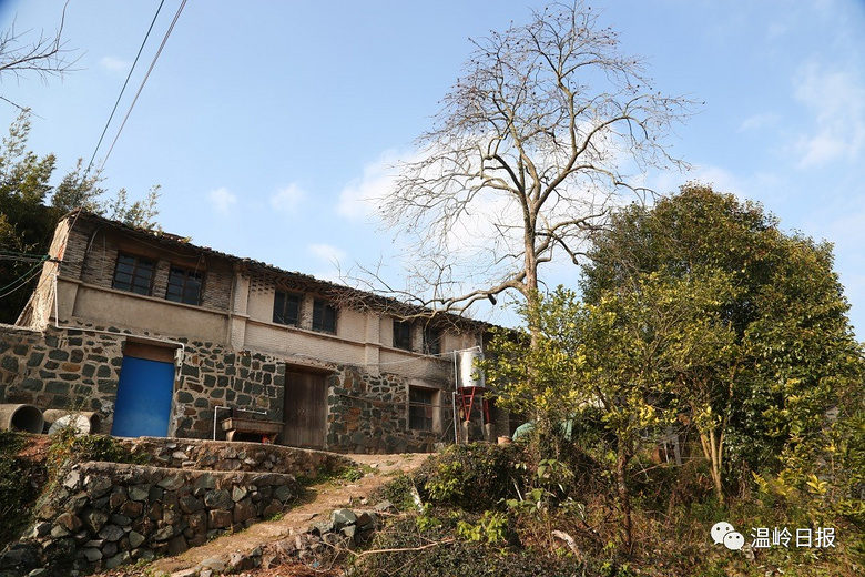 绾山村主要有林,方,毛三姓,林姓听说与路桥新桥的林氏通谱,方姓与岙环