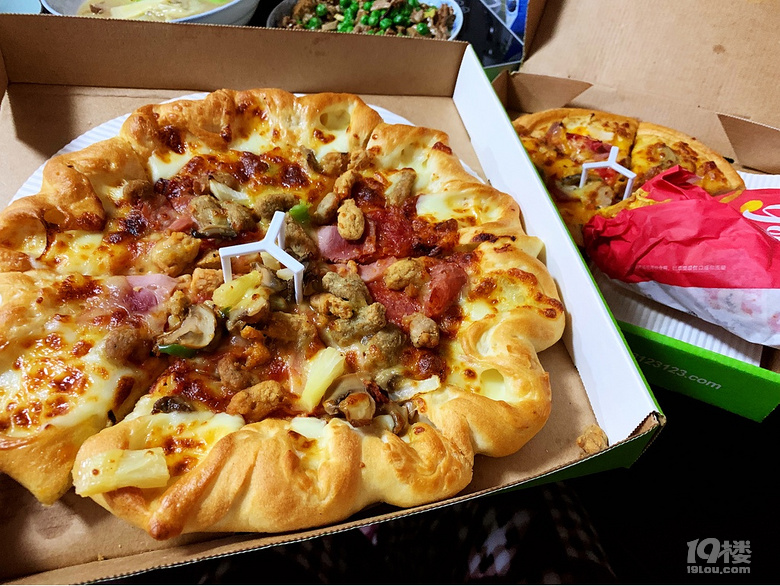 披萨吃到撑…据说今天打折…