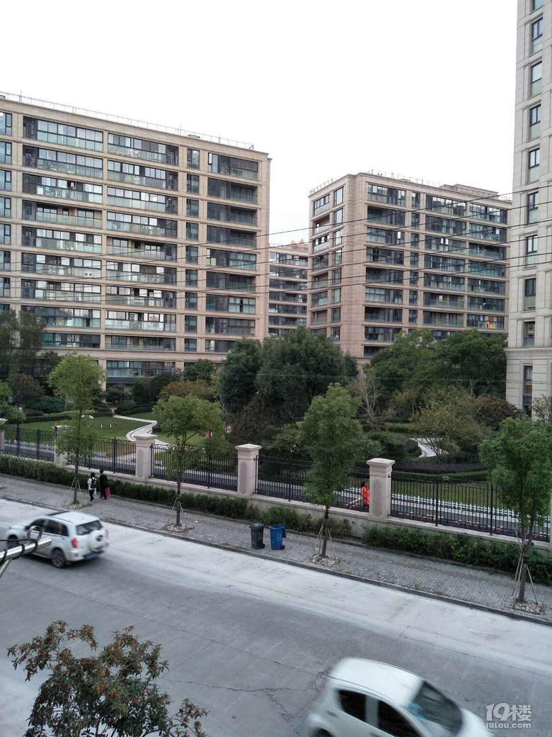 路桥万嘉广场大润发附近2室4室出租有厨房出租