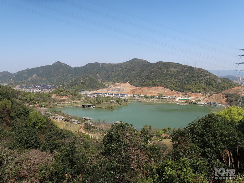 游走狮子山青山寺三区界碑俯看飞龙湖井马水库周边美景