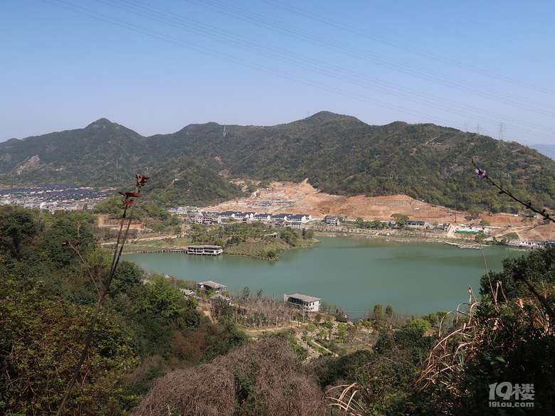 游走狮子山青山寺三区界碑俯看飞龙湖井马水库周边美景